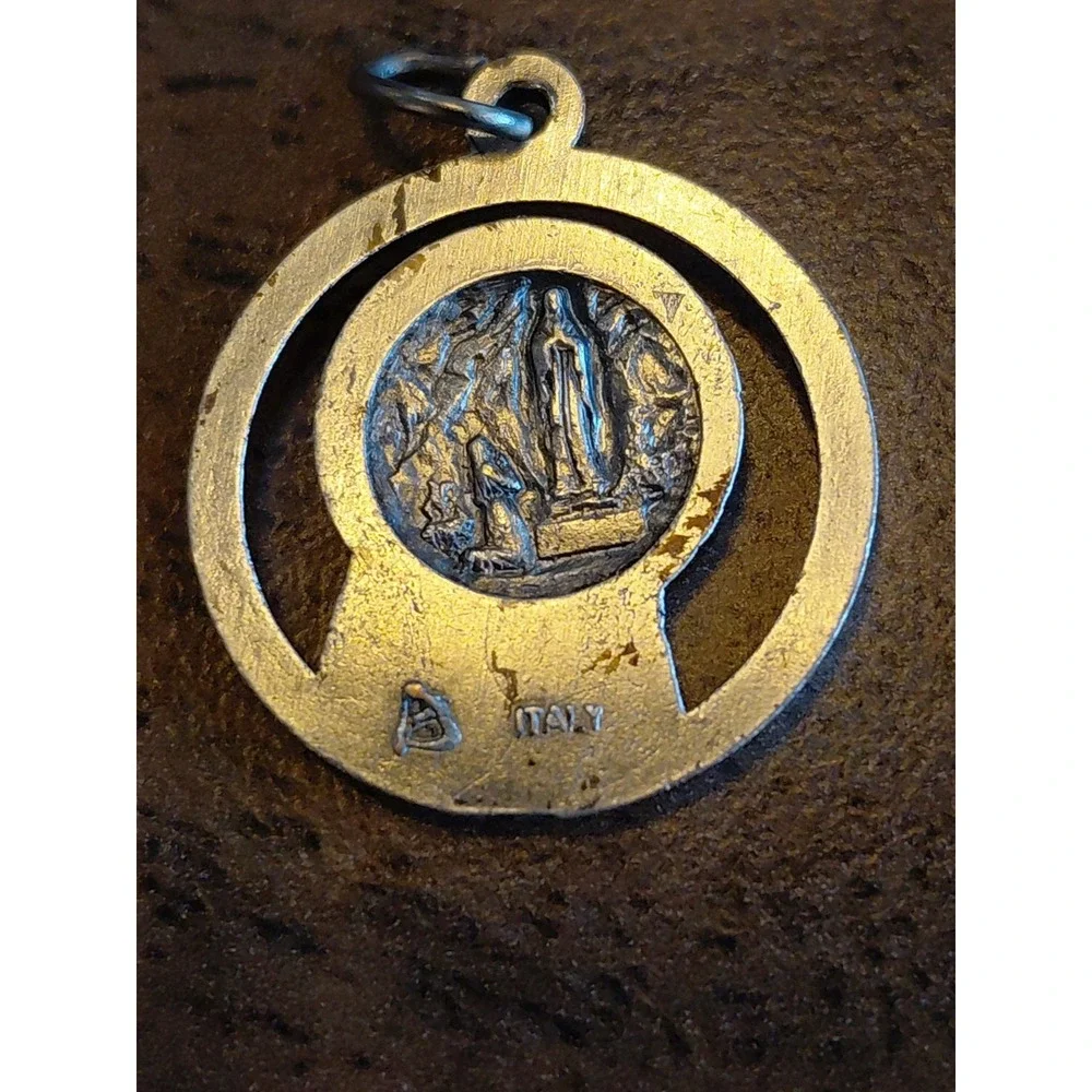 Silver‎ Catholic Virgin Mary Round Disc Charm Pendant